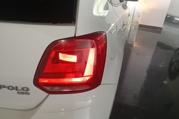 Volkswagen Polo 2016 car image #8
