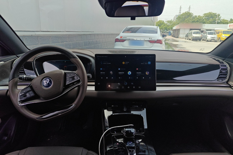 BYD Han 2023 car image #11