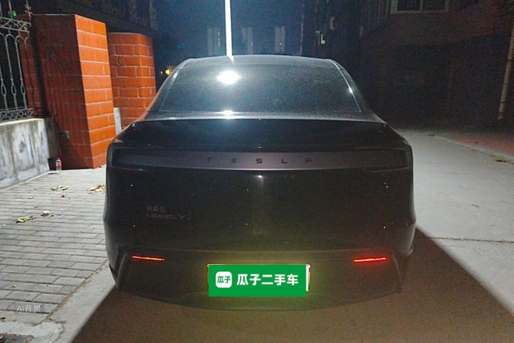 Tesla Model Y 2025 #6 Tesla Model Y 2025 car image #6