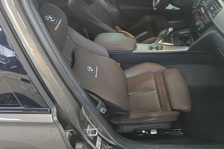 BMW 3 Series 2018 car image #24