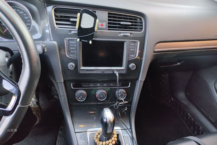 Volkswagen Golf 2017 car image #15