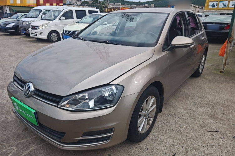 Volkswagen Golf 2017 car image #2