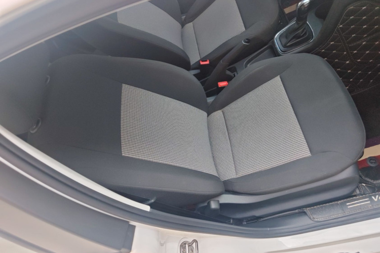 Volkswagen Polo 2016 car image #24