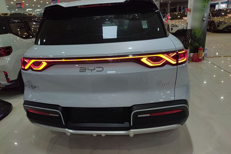 BYD YuanUP 2025 #4 BYD YuanUP 2025 car image #4