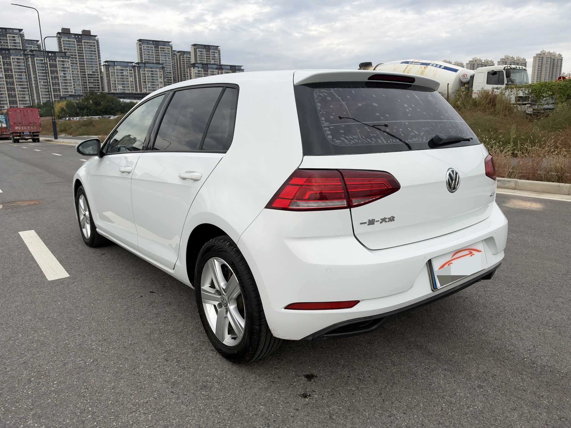 Volkswagen Golf 2018 car image #7