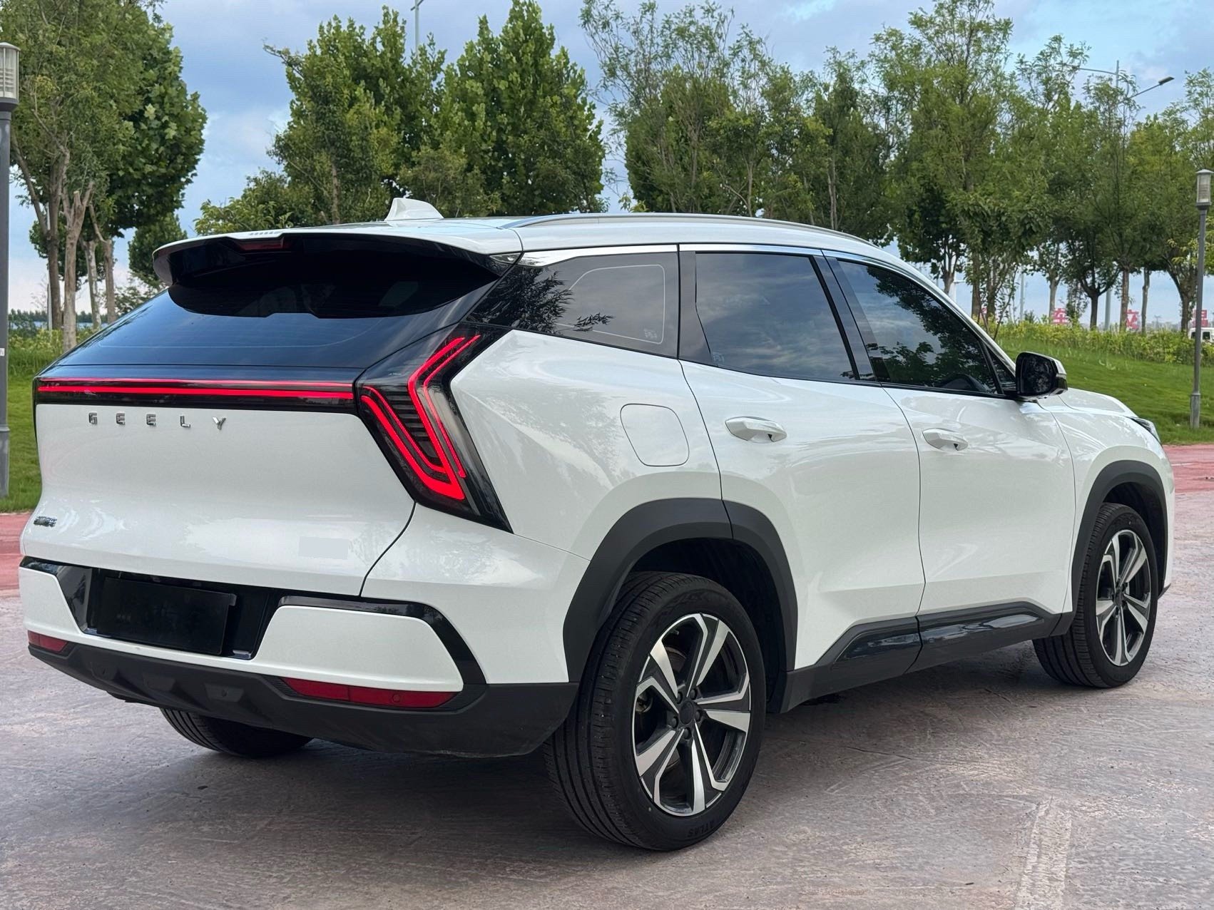 GEELY Boyue L 2025 car image #4