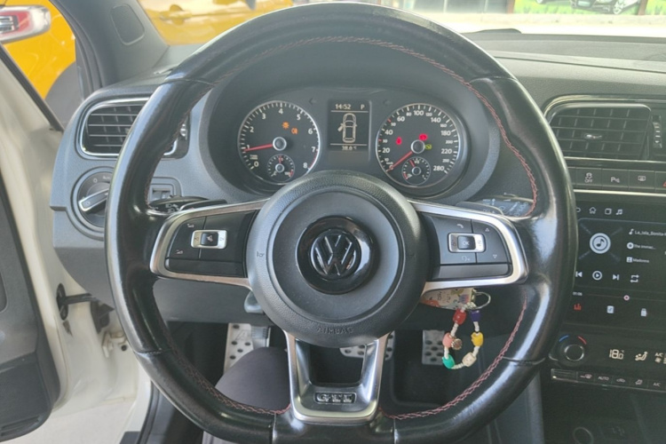 Volkswagen Polo 2015 #11 Volkswagen Polo 2015 car image #11
