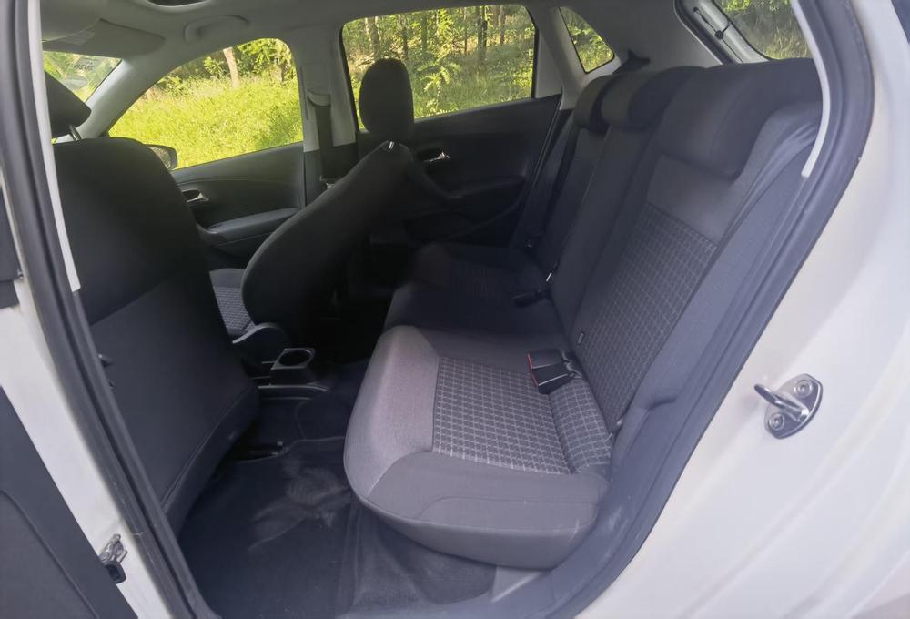 Volkswagen Polo 2016 car image #8