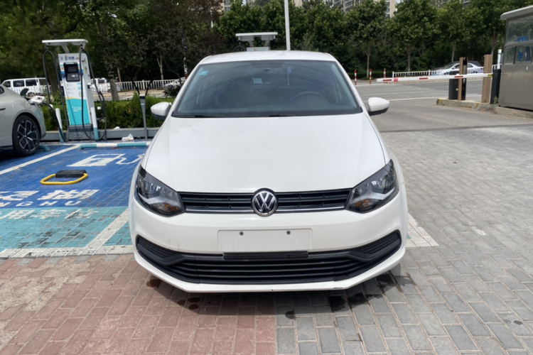 Volkswagen Polo 2016 car image #3