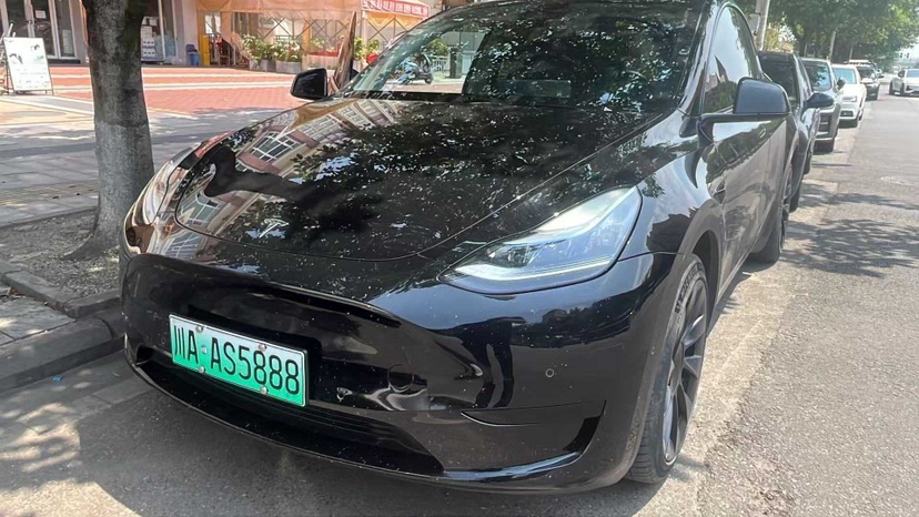Tesla Model Y 2023 car image 