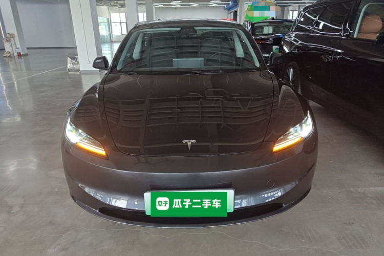 Tesla Model 3 2024 car image #3