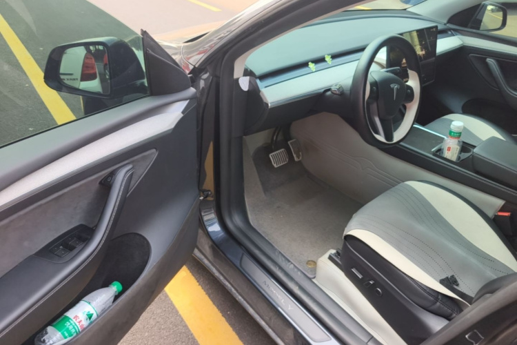 Tesla Model Y 2024 #16 Tesla Model Y 2024 car image #16