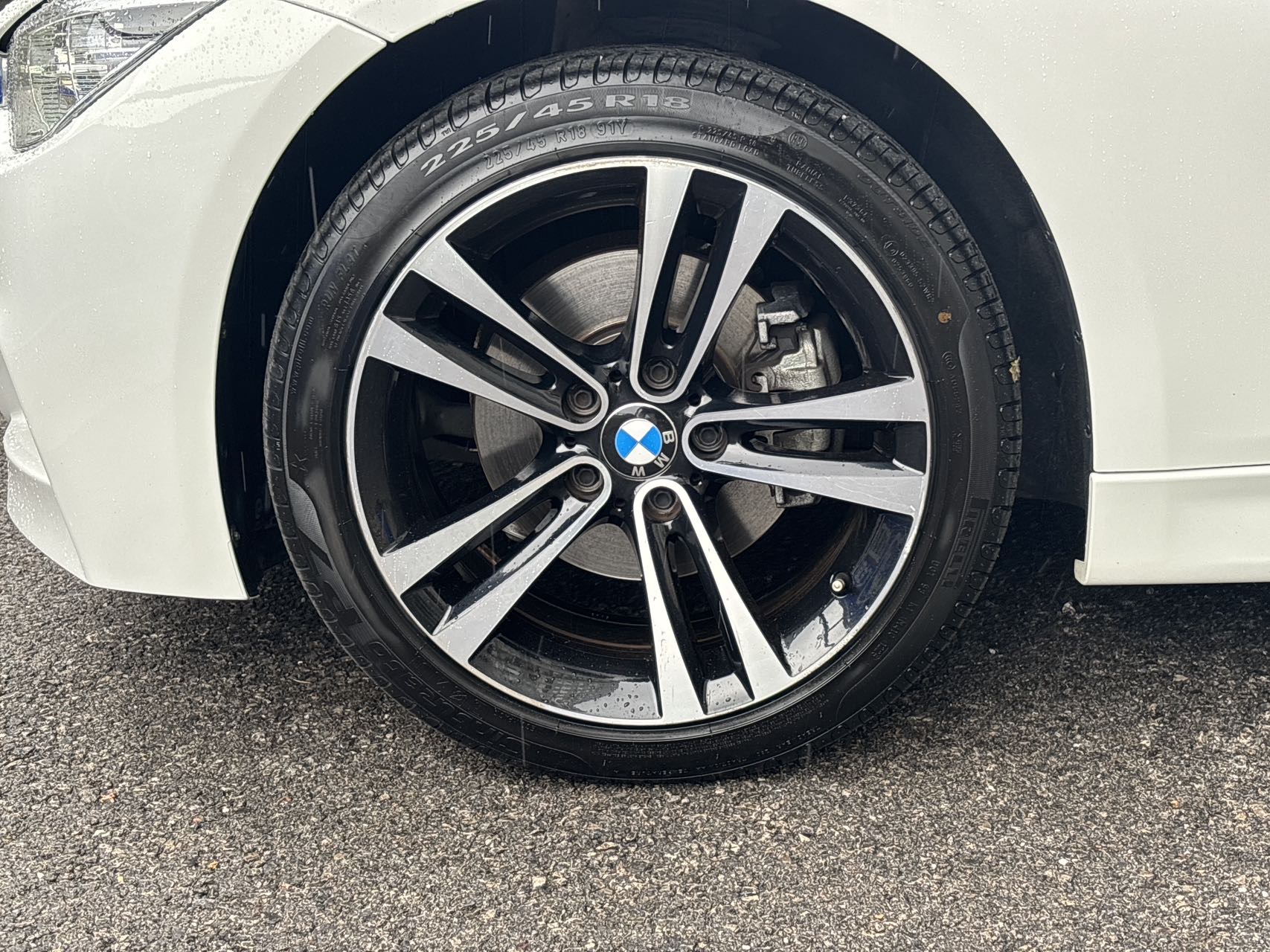 BMW 3 Series 2019 car image #13