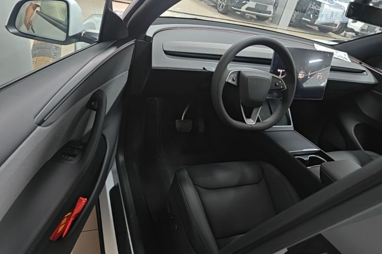 Tesla Model Y 2026 car image #16
