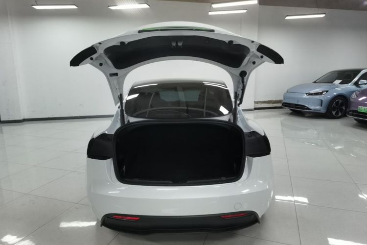 Tesla Model 3 2026 car image #21