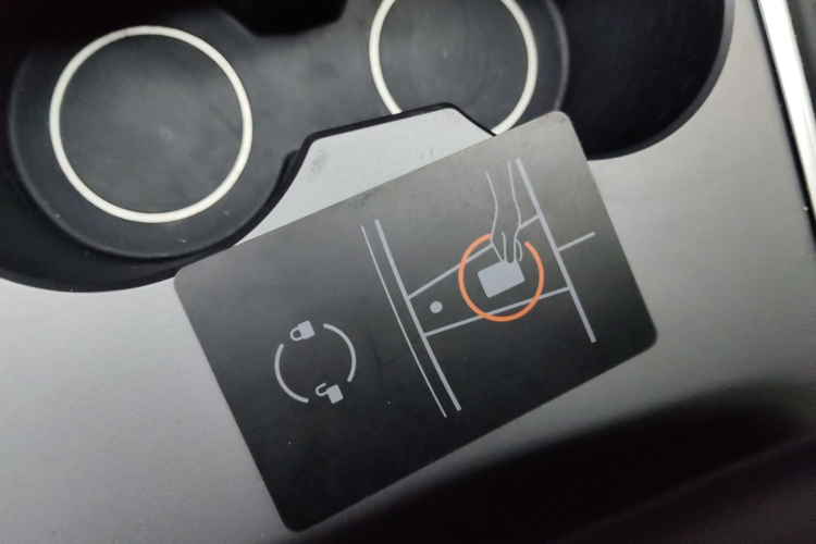 Tesla Model 3 2020 car image #9
