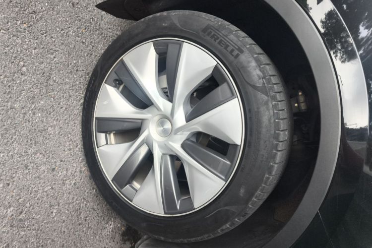 Tesla Model Y 2022 car image #9