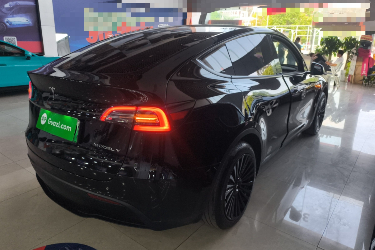 Tesla Model Y 2024 #7 Tesla Model Y 2024 car image #7