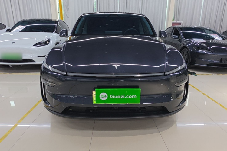 Tesla Model Y 2025 #3 Tesla Model Y 2025 car image #3