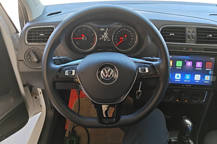 Volkswagen Polo 2017 car image #11