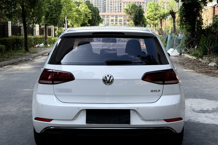 Volkswagen Golf 2018 car image #6