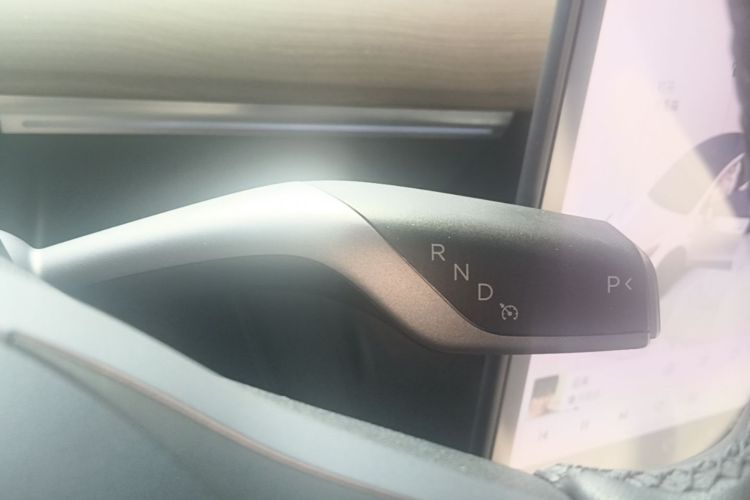 Tesla Model Y 2022 #14 Tesla Model Y 2022 car image #14