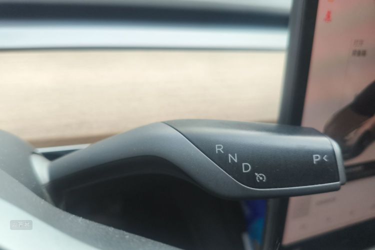 Tesla Model 3 2021 immagine di auto #16