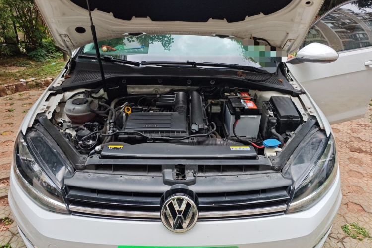 Volkswagen Golf 2020 car image #18