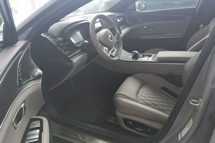 BYD Han 2025 car image #16