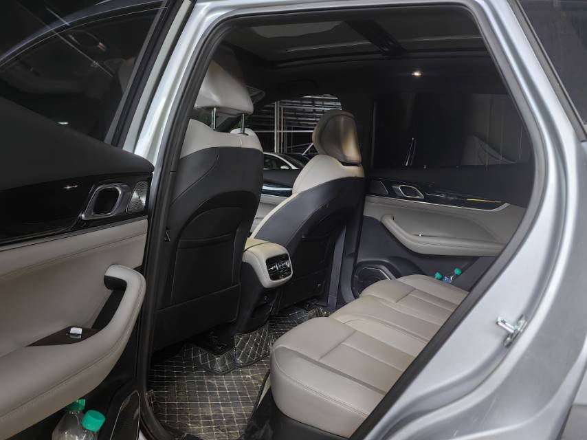 GEELY Boyue L 2026 car image #5