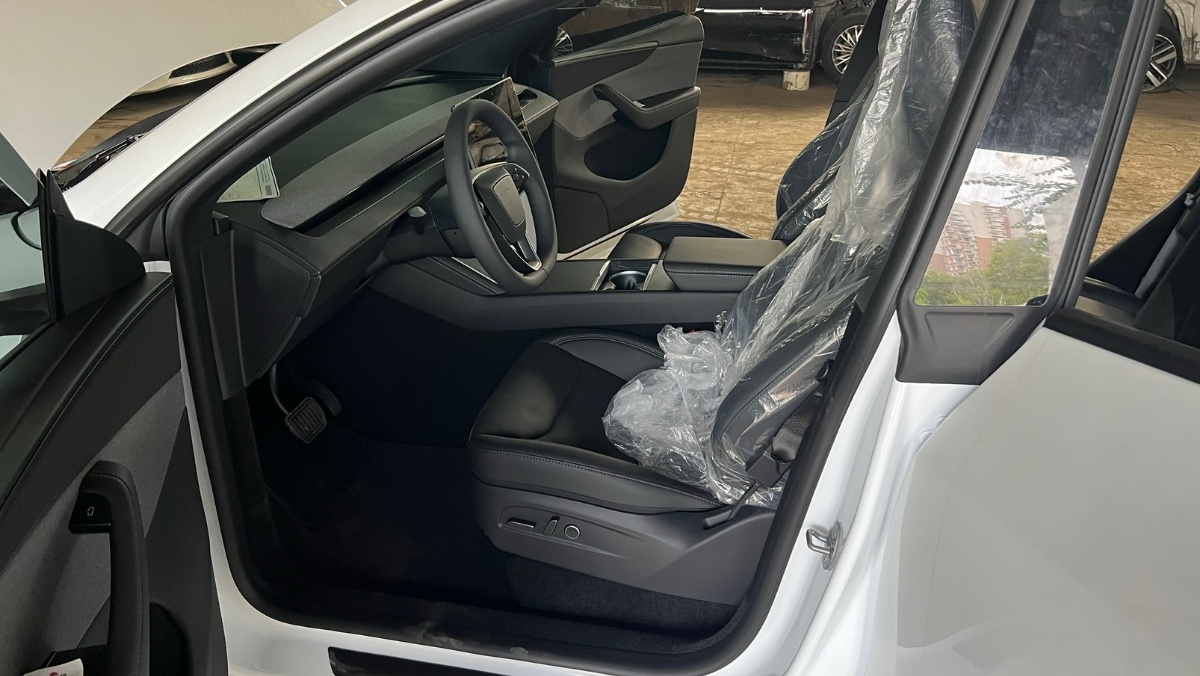 Tesla Model Y 2026 car image #11
