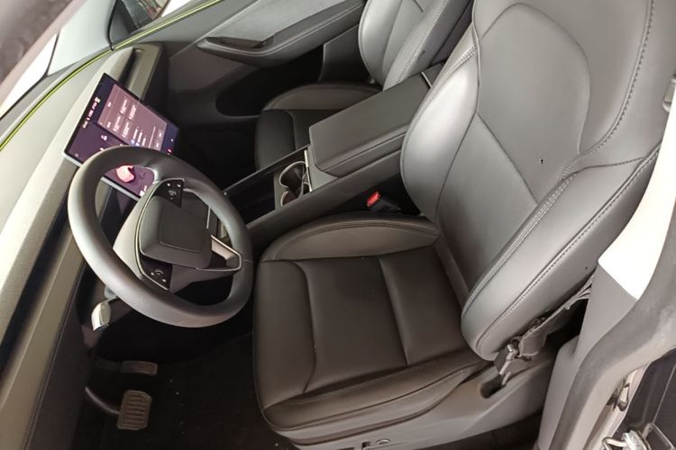 Tesla Model Y 2025 car image #15