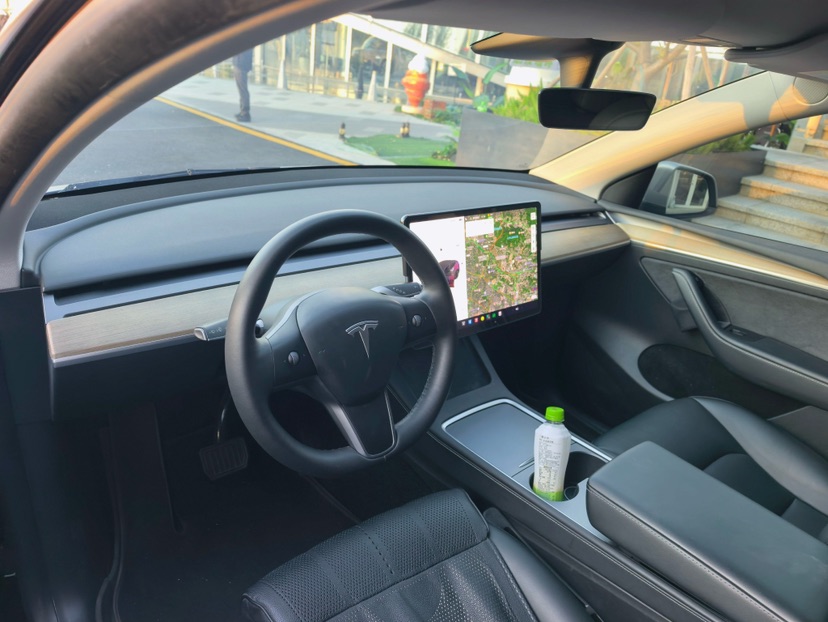 Tesla Model Y 2021 #2 Tesla Model Y 2021 car image #2