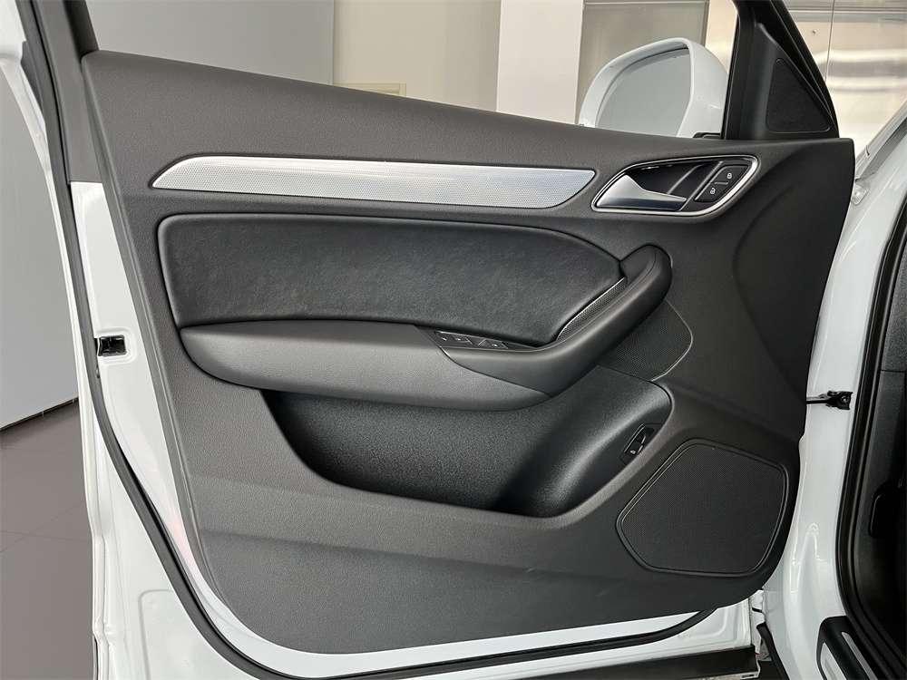 Audi Q3 2017 car image #8