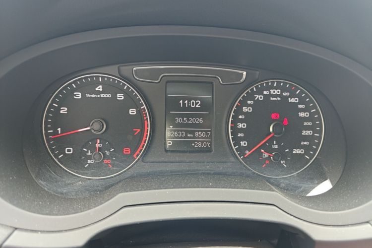 Audi Q3 2017 car image #13