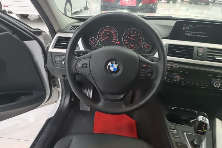 BMW 3 Series 2017 #11 BMW 3 Series 2017 изображение автомобиля #11