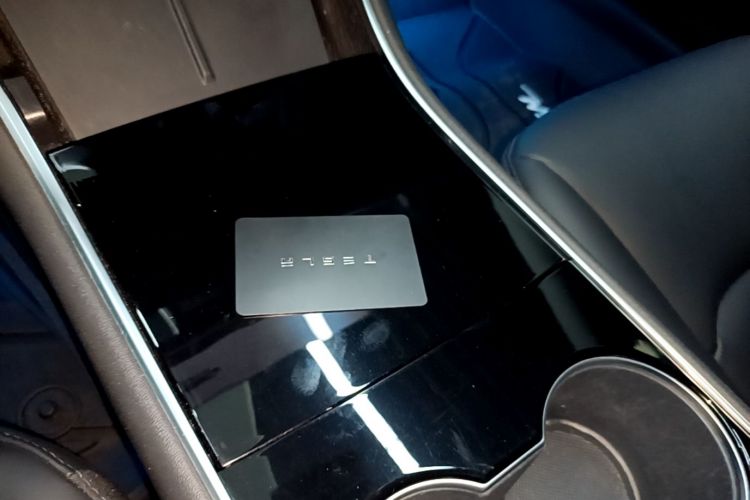 Tesla Model 3 2020 car image #9