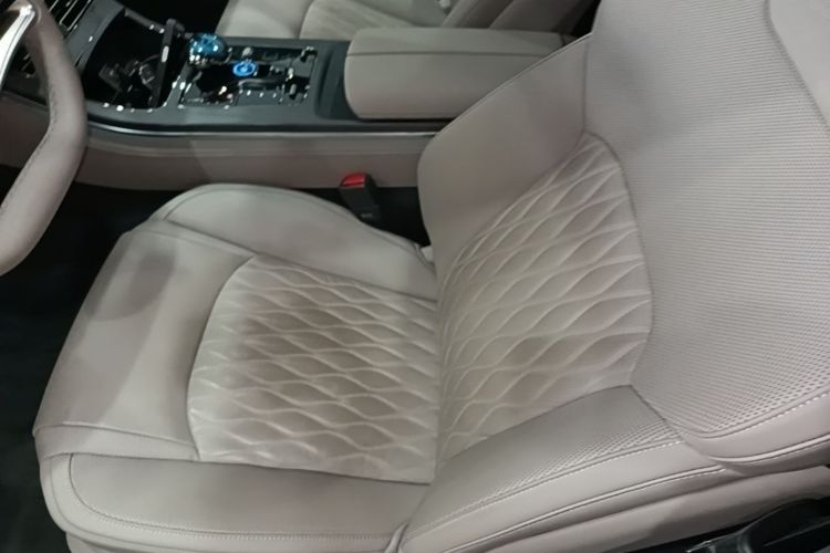 BYD Han 2025 car image #15
