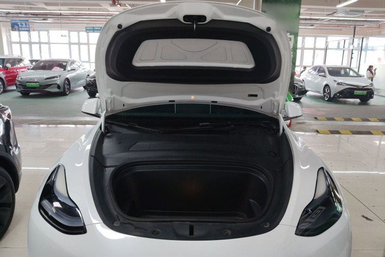Tesla Model Y 2023 #20 Tesla Model Y 2023 car image #20