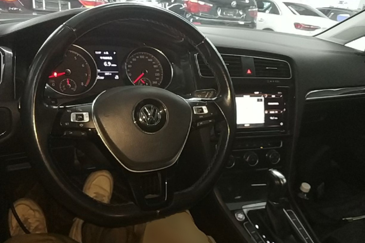 Volkswagen Golf 2019 #10 Volkswagen Golf 2019 car image #10