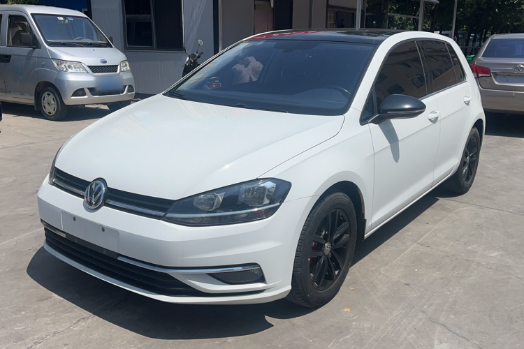 Volkswagen Golf 2019 car image #2