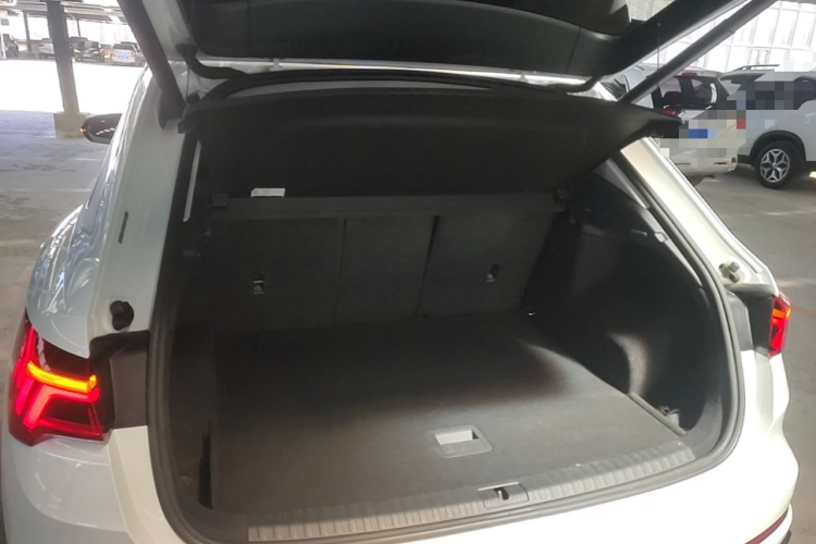 Audi Q3 2022 car image #19