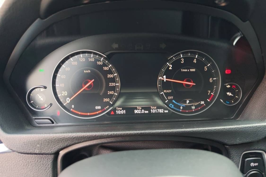 BMW 3 Series 2019 car image #24