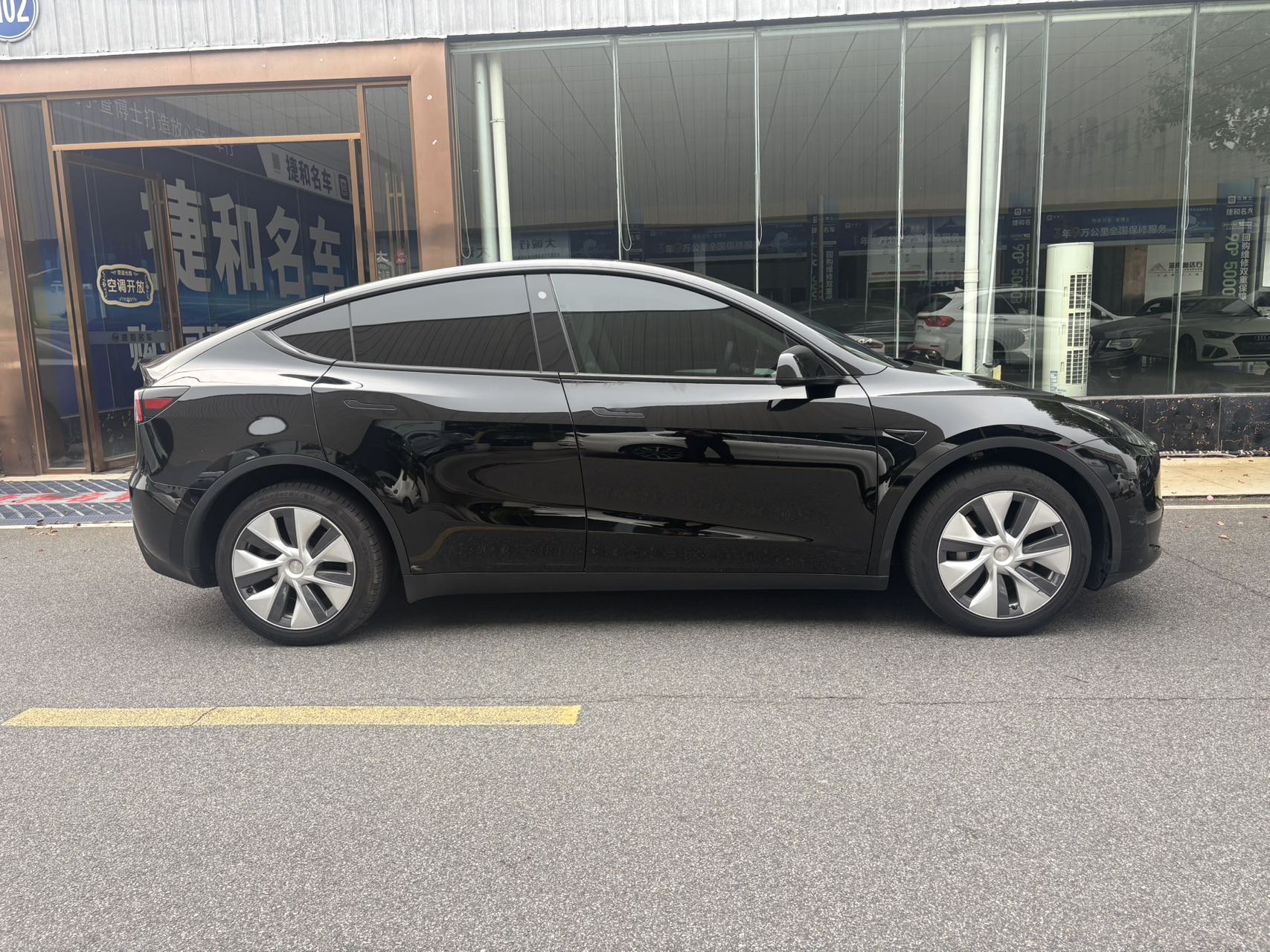 Tesla Model Y 2023 immagine di auto #4