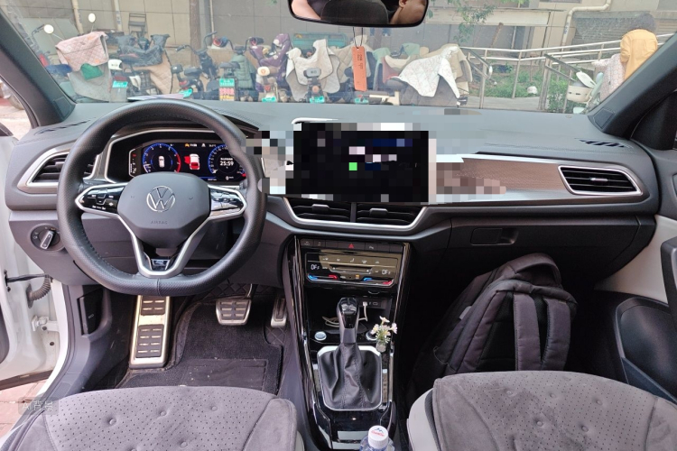 Volkswagen T-Roc 2024 car image #11