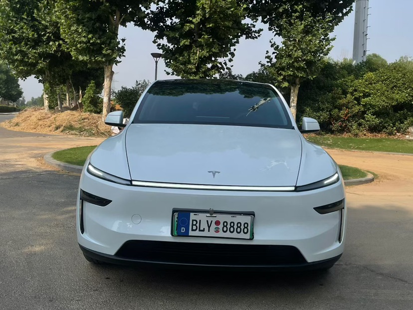 Tesla Model Y 2026 car image #3