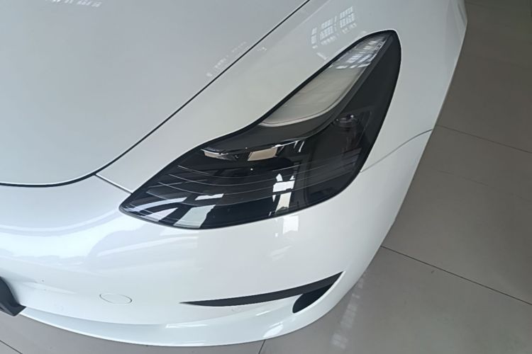 Tesla Model 3 2023 car image #23