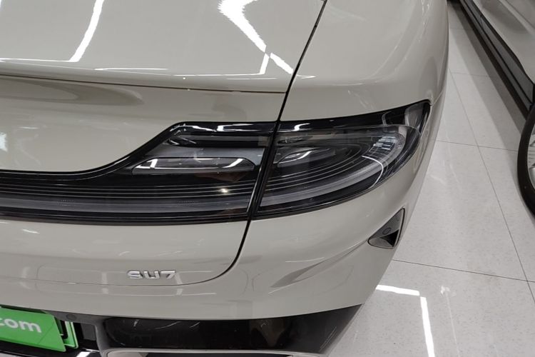 MI SU7 2024 car image #8