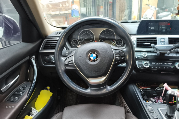 BMW 3 Series 2018 car image #12