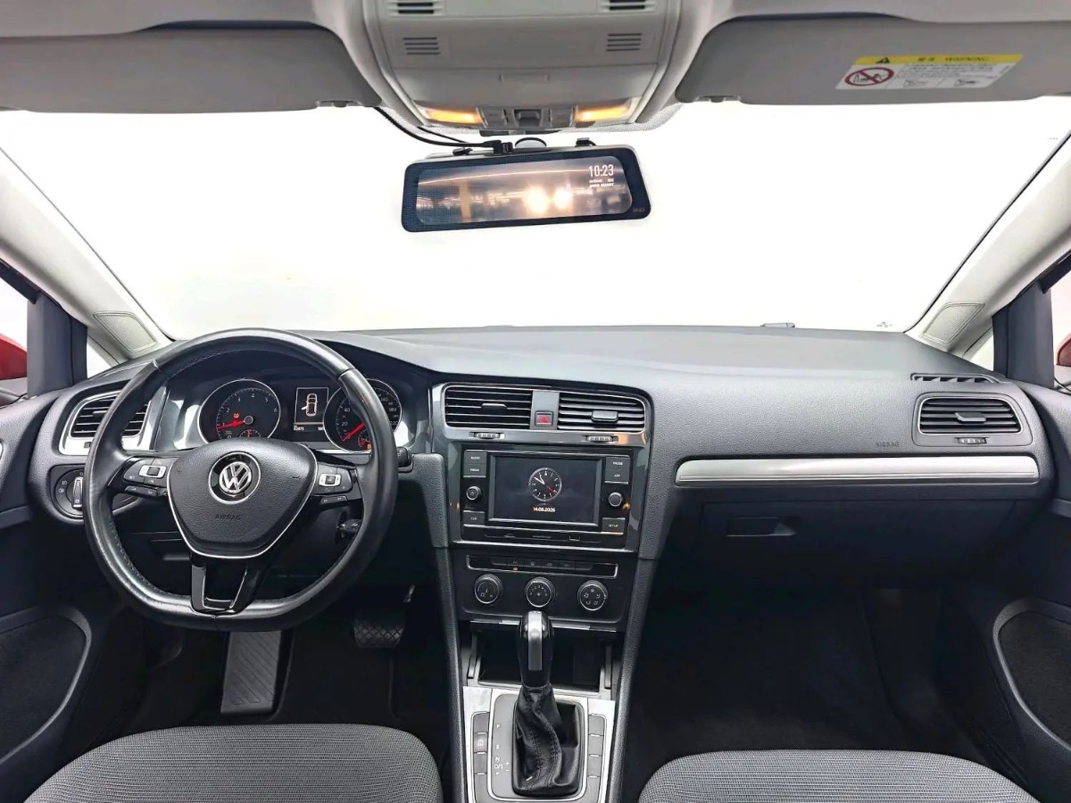 Volkswagen Golf 2019 car image #3